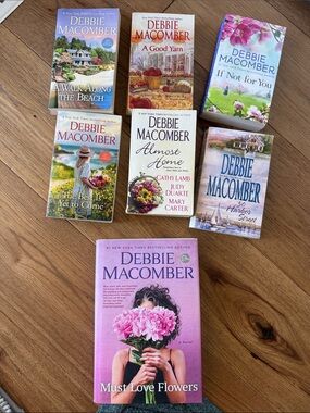 Debbie Macomber Paperback Novel Bundle (7 Books)